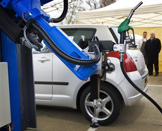 Illustration for article titled A Robot That Pumps Your Gas, At Long Last
